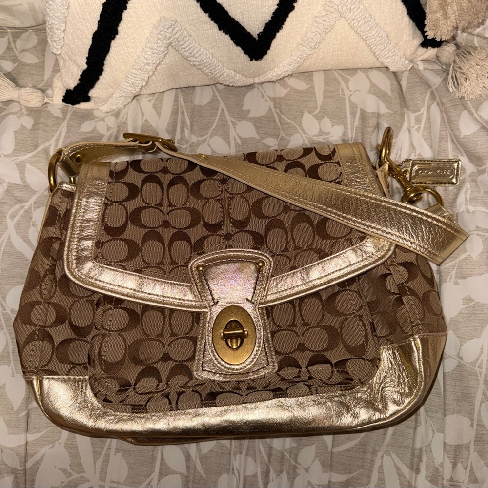 Vintage Coach Legacy Ali β¨ - Picture 3 of 8